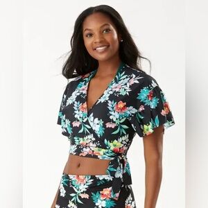 *NWT* Tommy Bahama floral springs ruffle sleeve wrap
Top. Size L
